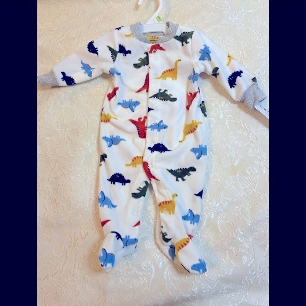 CarterāsāBabyāBoyĀ Dinoāprintā2āwayāzipā3āMonths